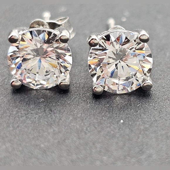 Sterling silver Cubic Zirconia Earrings - Picture 4 of 8